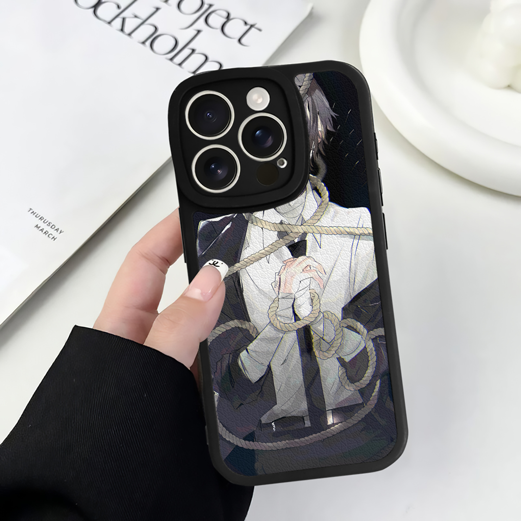 （画像用） 文豪ストレイドッグス Bungo Stray Dogs 【iPhone 16シリーズ対応】シリコンスマホケース（レザー調） 材質：シリコン